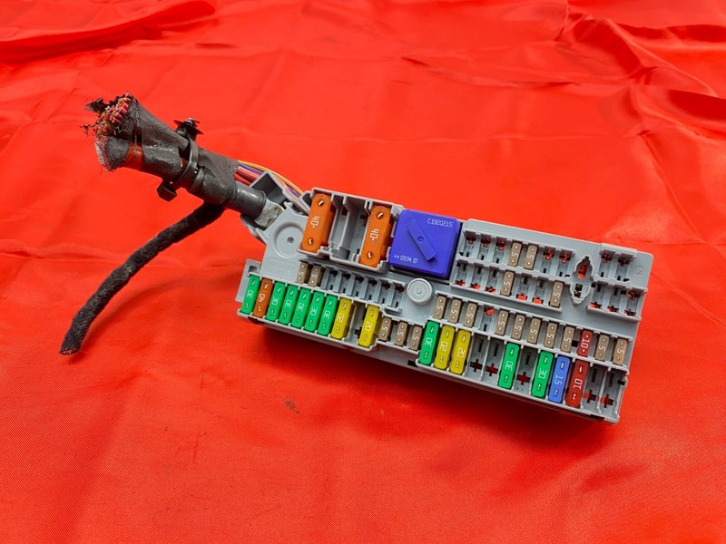BMW G12 G30 G32 F90 5/7 Series Front Right Power Distribution Fuse Box Unit OEM✅