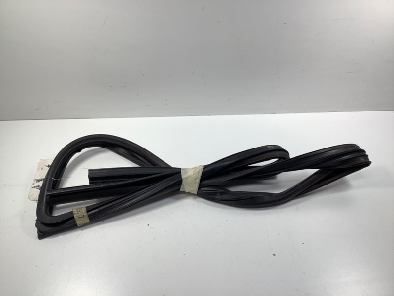 02-06 Honda CR-V Left Front Door Channel Molding 72275-S9A-003 OEM
