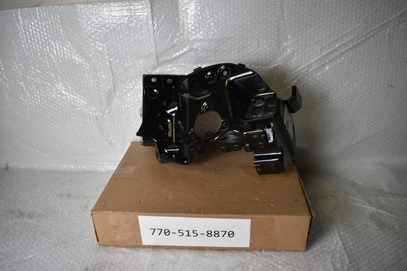 GMC YUKON AT4 FRONT LEFT SIDE OUTER SUPPORT BRACKET 2021-2025 OEM 84742543
