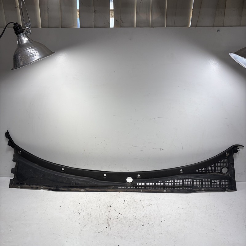90-93 Acura Integra Windshield Cowl Top Assembly 74200-SK7-A01 OEM