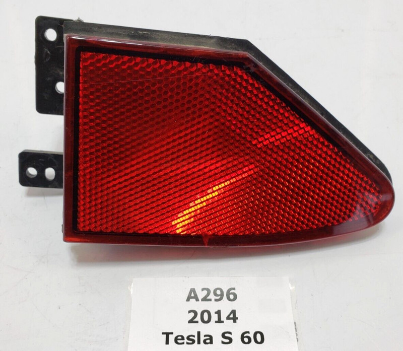 ✅ 12-16 OEM Tesla Model S Rear Right Passenger Tail Light Charge Reflector NOTE*