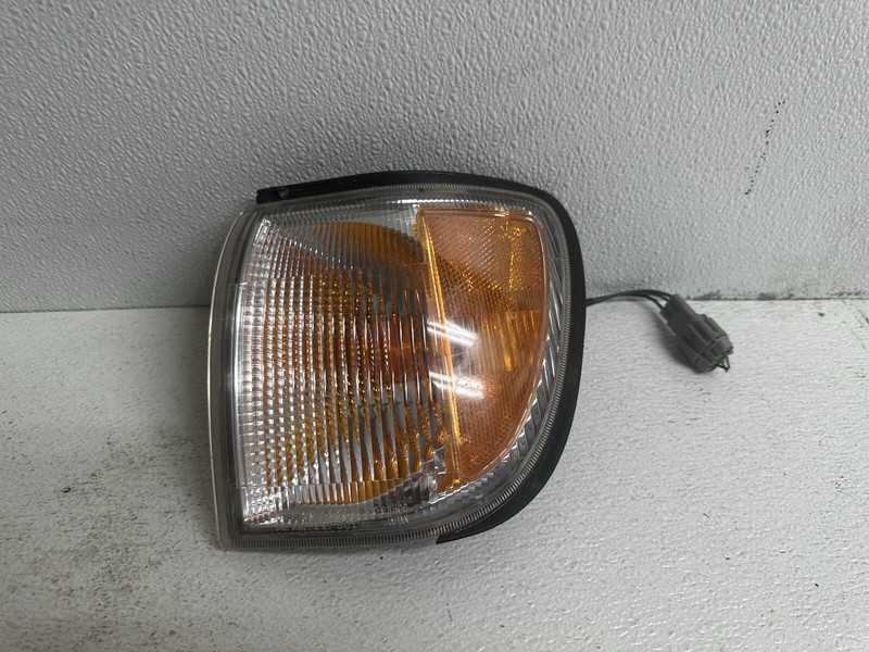 1992-1996 Toyota Camry Sdn Left Driver Lid Mtd Tail Light Taillight Taillamp