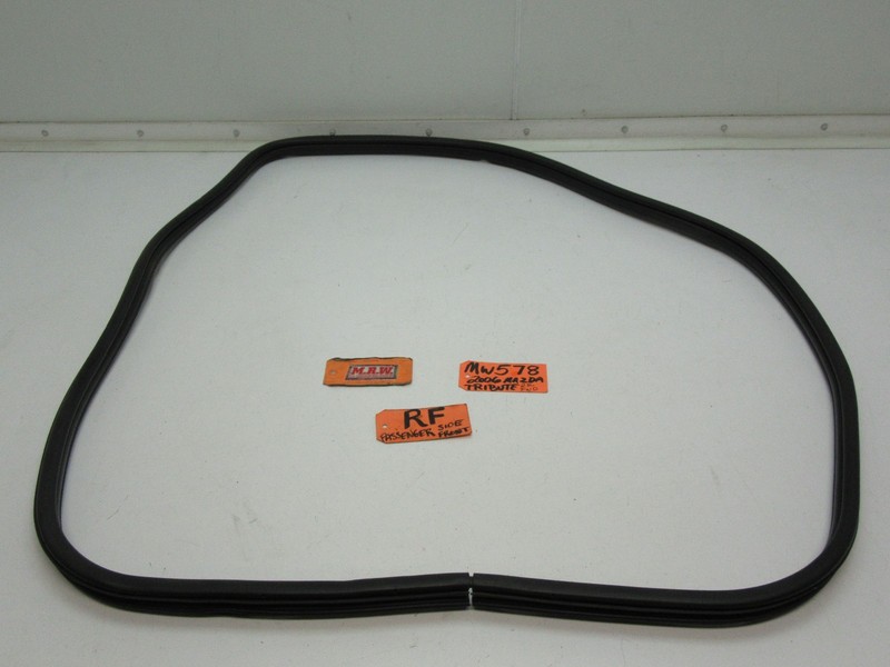 RIGHT FRONT RUBBER SEAL STRIP GOES ON BODY DOOR PANEL PASSENGER SIDE WEATHER RF