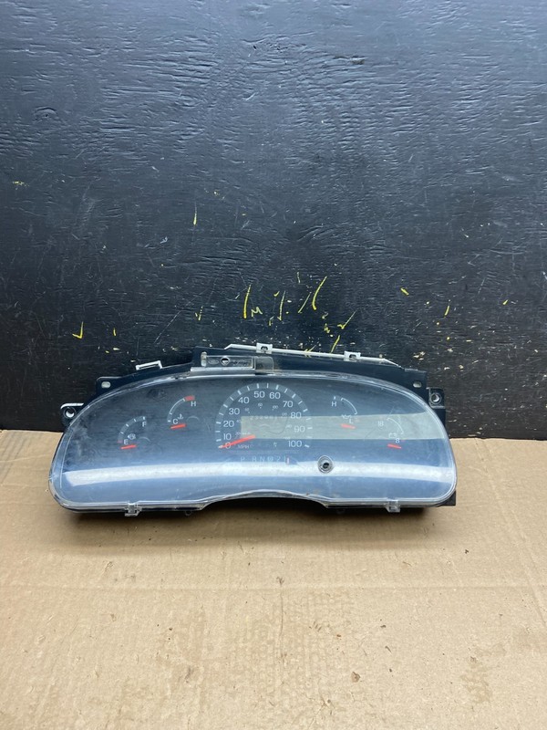 2001 - 2002 Ford Econoline E250 E350 Van Speedometer Instrument Cluster Z0090 DG