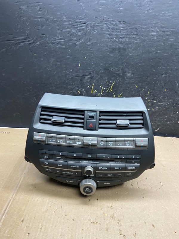 2008 - 2012 Honda Accord Front Radio Control AM./FM CD Climate Control ab2011 DG