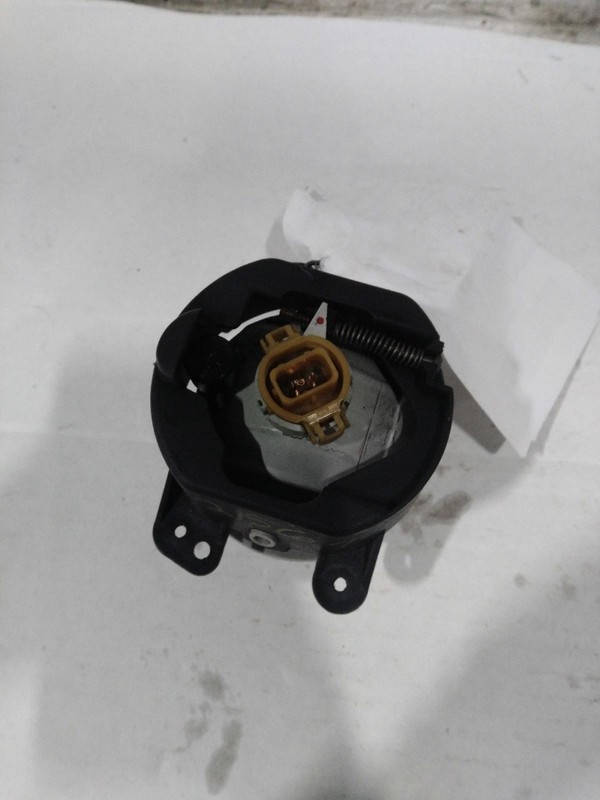 Used Driving Light fits: 2015 Jeep Cherokee Fog-Driving bumper mounted round Gra