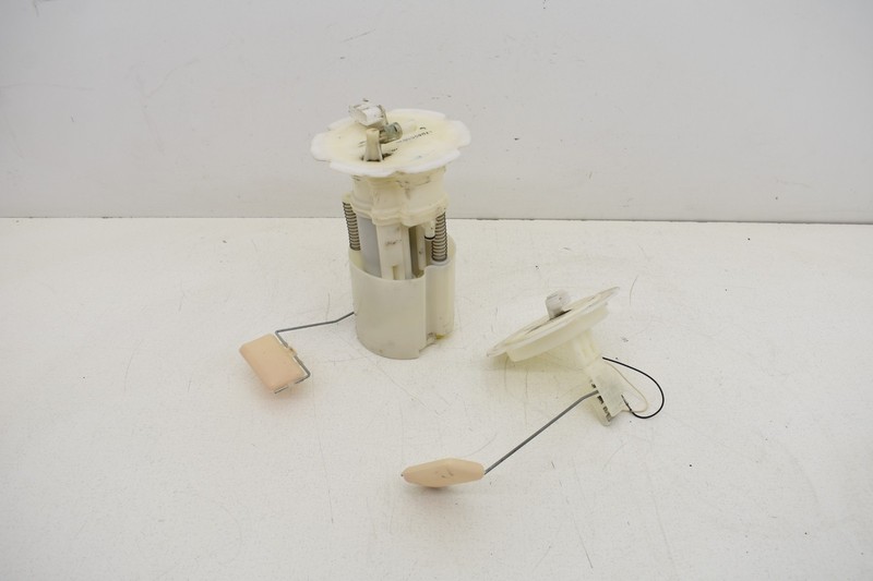 2005 Nissan 350Z Fuel Pump Sender Level Sensor Assembly Set OEM KW59