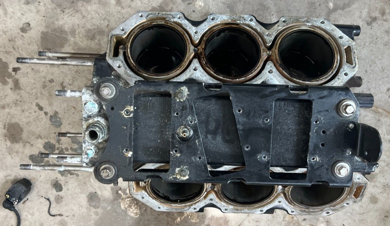 1999 MERCURY OPTIMAX DFI 200HP ENGINE BLOCK / CRANKCASE PERFECT! FRESHWATER!