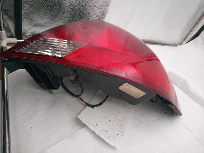 Used Right Tail Light Assembly fits: 2000 Ford Taurus Sdn quarter mounted Right