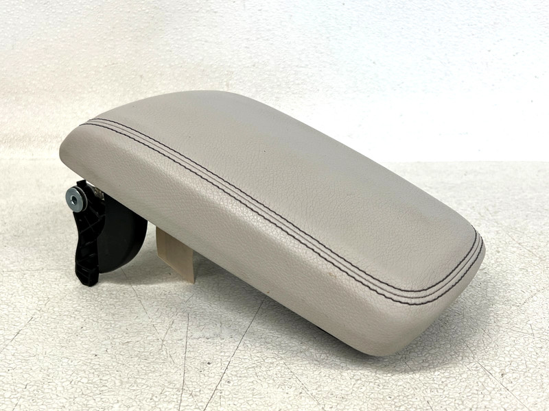 ⭐14-19 MERCEDES-BENZ CLA250 FRONT CENTER CONSOLE ARMREST LID COVER OEM LOT2745