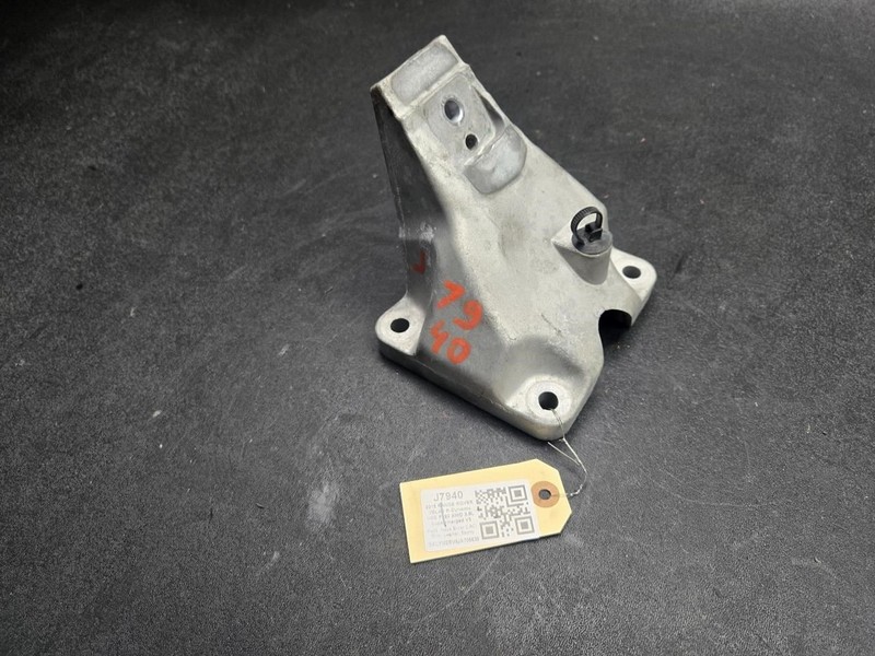 Right Engine Mount Bracket 2018 Range Rover Velar HK83-6037-AC 2019 2020
