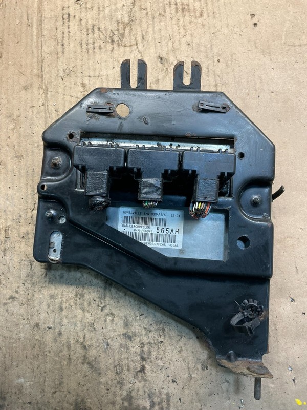 2004 Jeep Grand Cherokee 4.7L ECM ECU Engine Control Computer Modul T2868 DG
