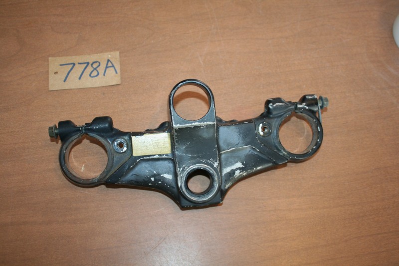 1984 Yamaha FJ1100 Triple Tree Top Bridge Top Clamp OEM 84 B