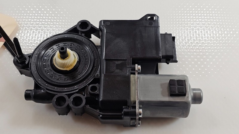 2017-2019 GENESIS G90 FRONT RIGHT SIDE DOOR WINDOW REGULATOR MOTOR OEM