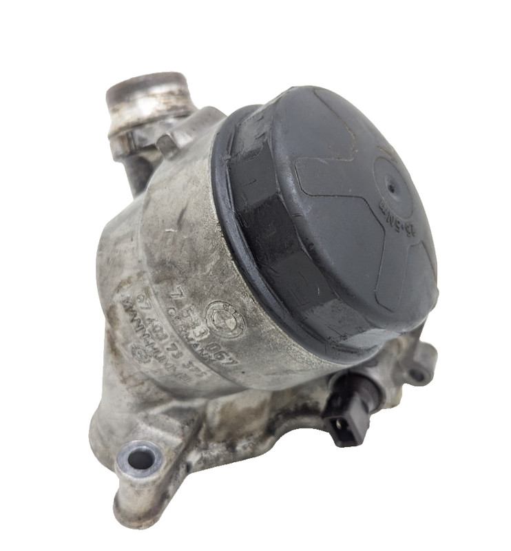 2009-2011 BMW 328i N51Engine Oil Filter Housing 7533067 OEM 3.0L