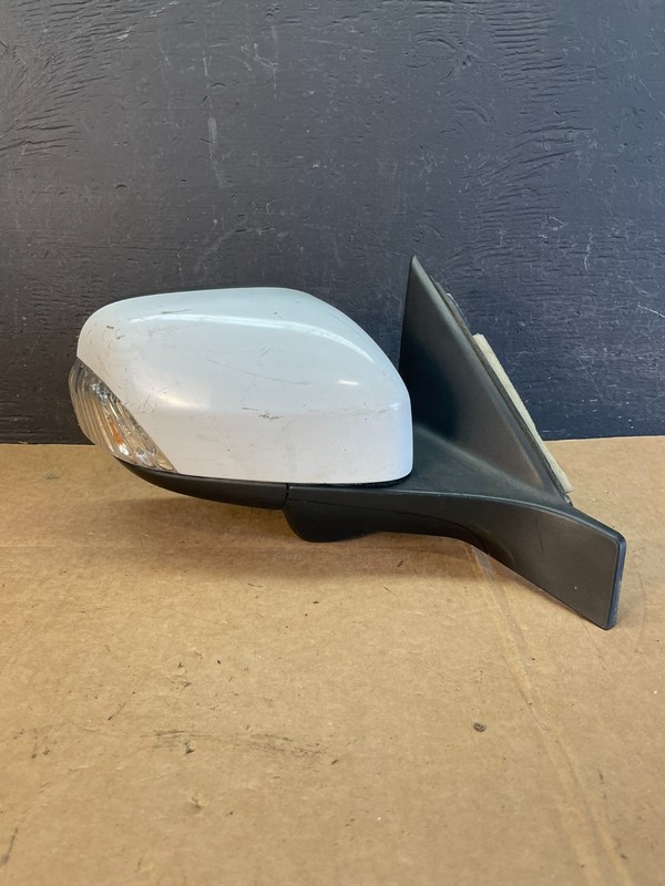 2007 - 2011 Volvo XC70 V70 Right Passenger RH View Door Mirror OEM AE0968 DW