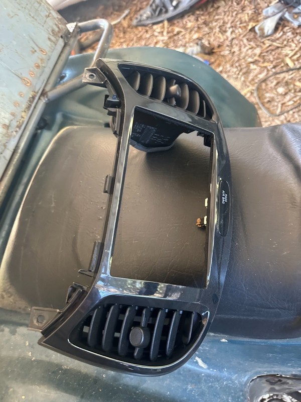 11-15 NISSAN JUKE OEM RADIO DASH VENT CENTER BEZEL TRIM PANEL