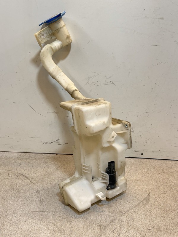2013 Volkswagen Jetta TDI Windshield Washer Reservoir Tank Pump Bottle