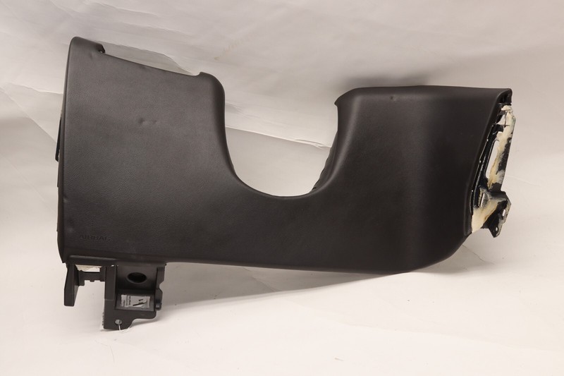 2017-2022 CADILLAC XT5 DASH DASHBOARD DRIVER KNEE BOLSTER TRIM COVER PAD OEM