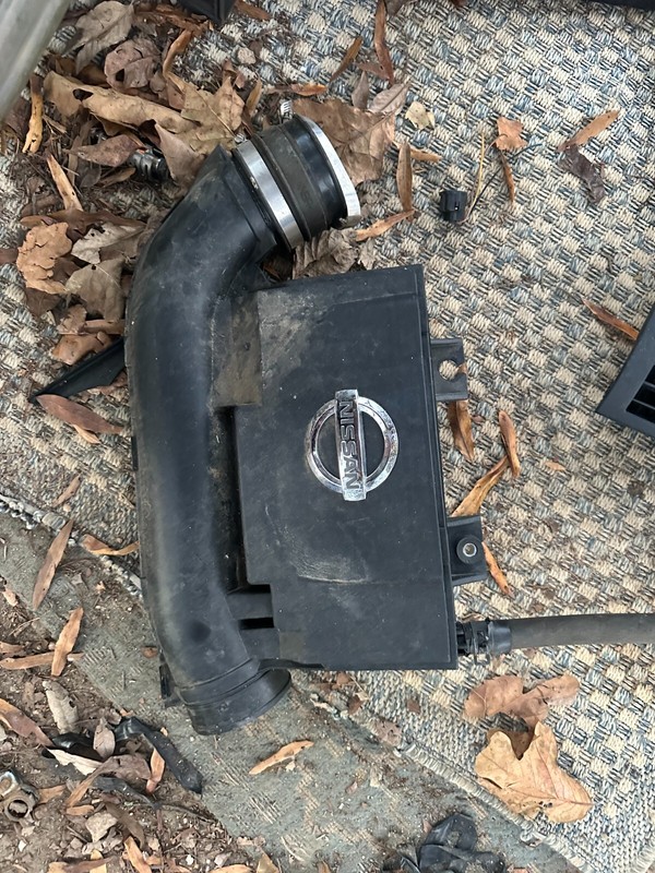 05-11 NISSAN PATHFINDER XTERRA 4.0 OEM AIR INTAKE CLEANER FILTER BOX TUBE COVER