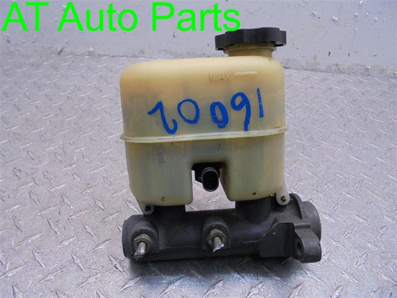 00-02 TAHOE SUBURBAN YUKON 1500 BRAKE MASTER CYLINDER ASSEMBLY OEM 19209249