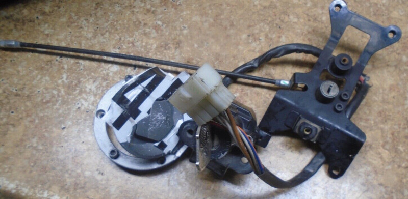 09 Kawasaki Ninja EX250 EX 250 J EX250J Fuel Gas Cap Tank Lock Key Ignition Set