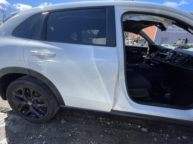 23-24 HONDA HR-V RIGHT ROCKER W/POST WHITE PC:NH883P 2.0L AT FWD 22K SPORT 65605