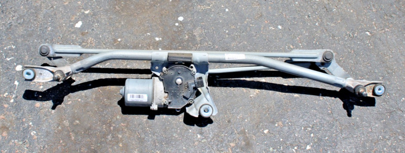 2007 - 2014 CADILLAC Y Silverado Windshield Wiper Motor and Linkage OEM 25923882