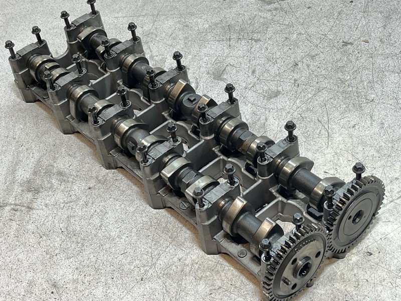 04-06 Mercedes Dodge Sprinter T1N OM647 2.7LEngine EX IN Cam Shaft Carrier