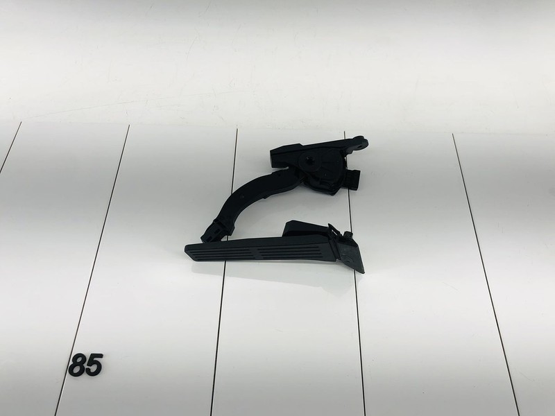14-18 KIA FORTE 2.0L L4 GASOLINE ENGINE MOTOR THROTTLE GAS PEDAL OEM