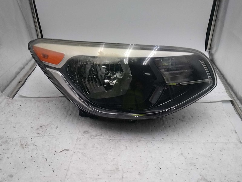 2016 KIA Soul Right Headlight Assembly Black OEM 509367 Used 76K Miles