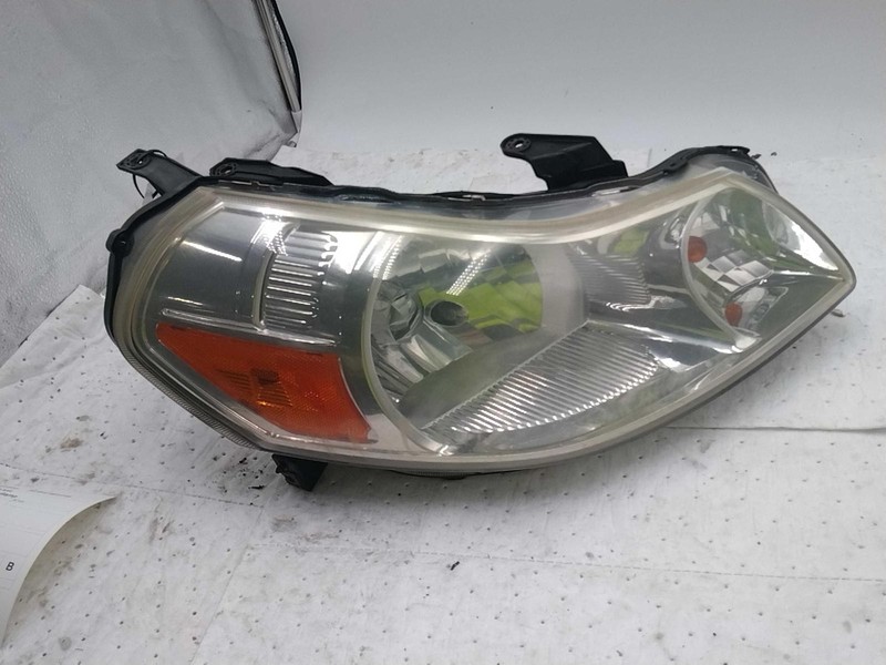 2008 Suzuki SX4 Right Headlight Assembly White 463852 Used 93K Miles