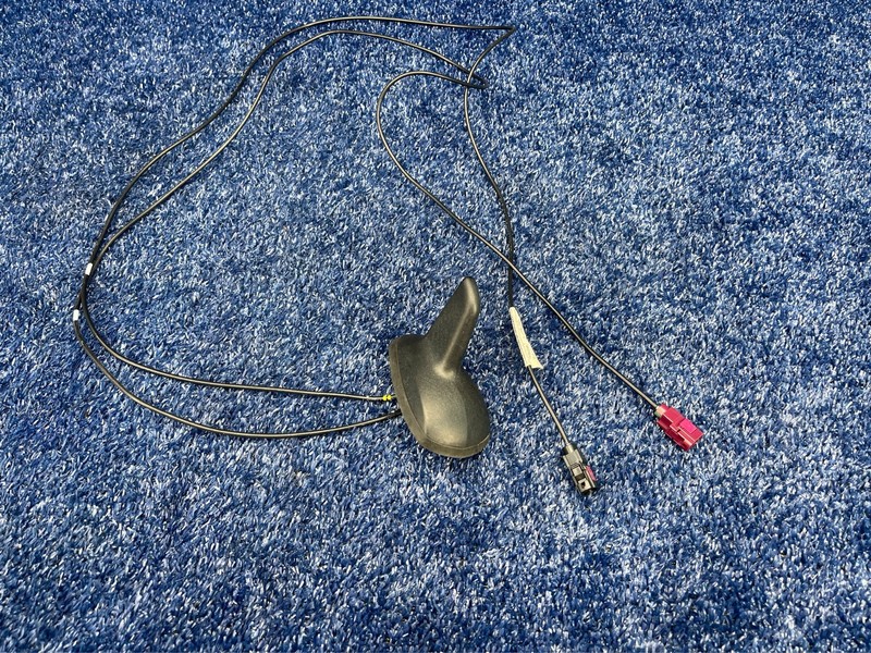 2008–2014 Mercedes C-Class Shark Fin Roof Antenna 2-Wire Black OEM 2048206475