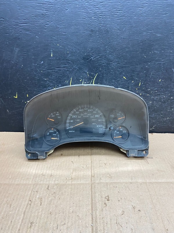 2003 to 2007 Chevrolet Express Speedometer Cluster Gauge 25755008 AA8169 DG