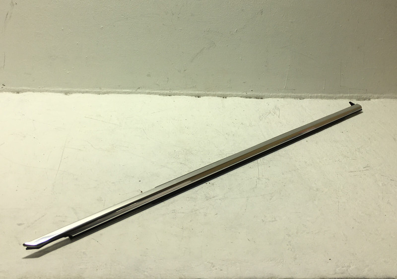 2018-2023 BMW 530E G30 FRONT RIGHT PASSENGER SIDE DOOR WINDOW BELT MOLDING OEM