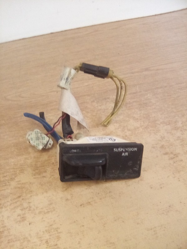 Freightliner 3235L-3 Suspension Switch