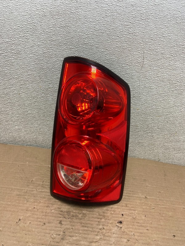 2007 - 2009 Dodge Ram 1500 2500 Right Passenger Rh Side Tail Light AA9355 LK