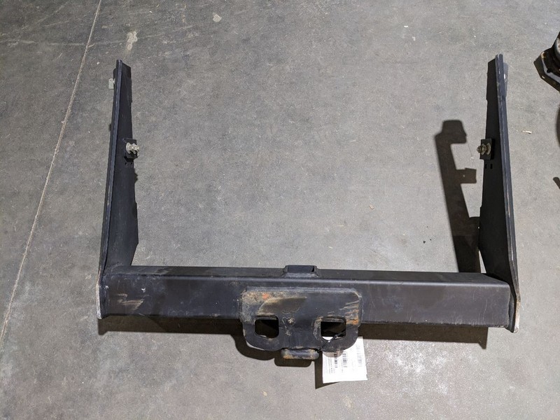 Curt Trailer Hitch 2.5 Inch Receiver for 99-07 Chevy GMC Silverado Sierr 1184565