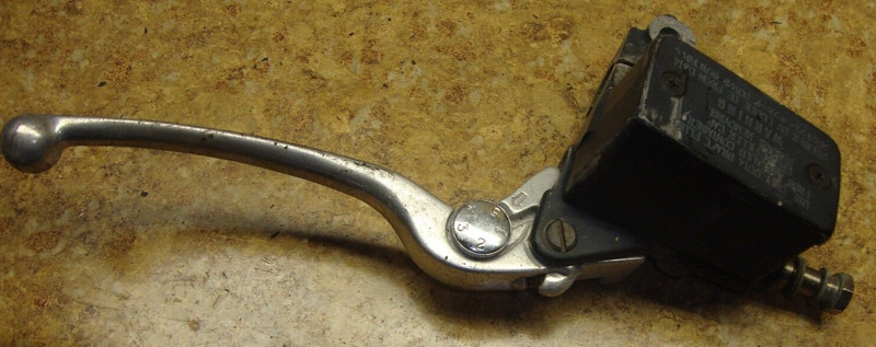 2003 Suzuki GSF1200 GSF 1200 Bandit Right Front Brake Lever Master Cylinder 03