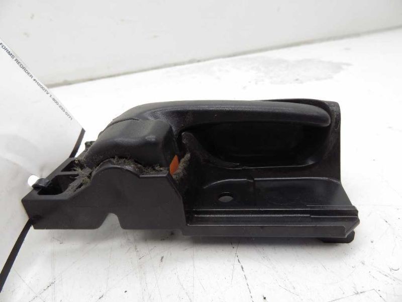2004 TOYOTA MATRIX PASSENGER SIDE FRONT INTERIOR DOOR HANDLE