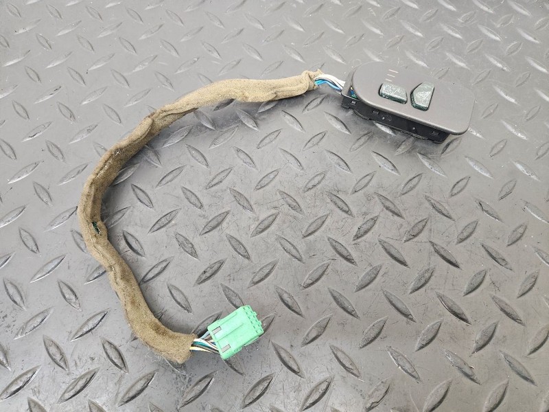 03-07 Hummer H2 Front Right Passenger Seat Heat Switch OEM 15117124