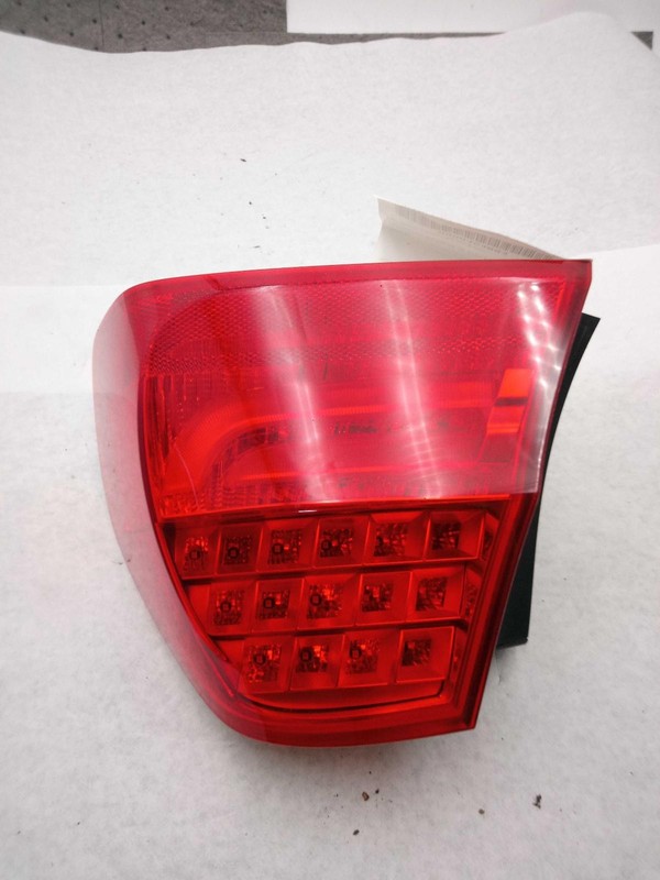 Used Right Tail Light Assembly fits: 2011 Bmw 328I Sdn quarter panel mounted Rig
