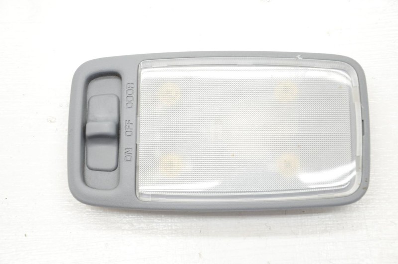 96-02 Toyota 4Runner SR5 Rear 3rd Row Dome Light