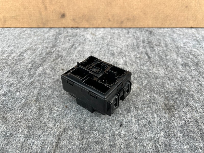 GENESIS G70 2019-2023 OEM FUSE BOX CONTROL PANEL UNIT ASSEMBLY
