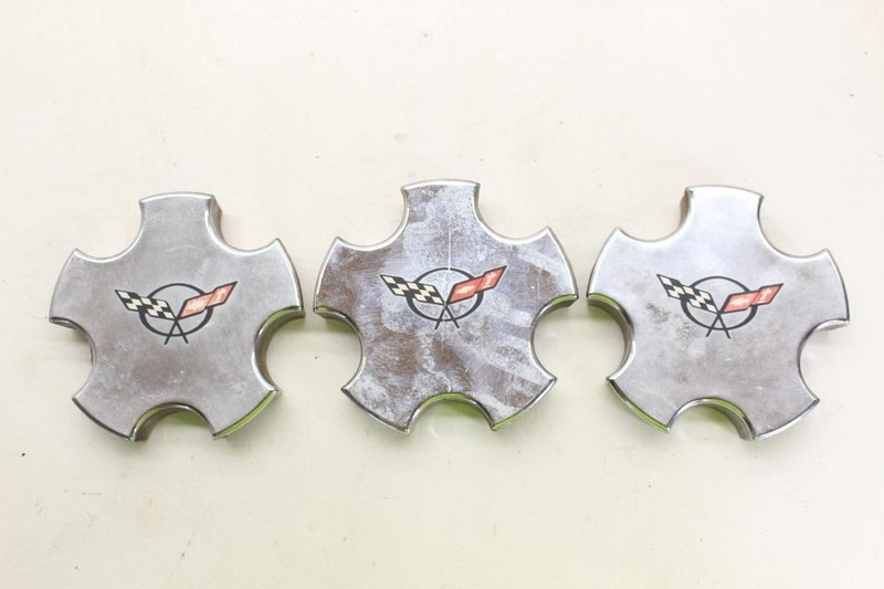 99-04 CORVETTE 5.7L LS1 Set of 3 Center Caps