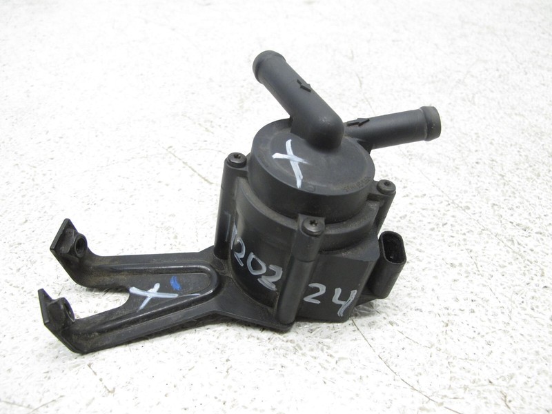08-19 BMW F01 F02 750i 4.4 V8 5 6 7 ADDITIONAL AUXILIARY WATER PUMP OEM 120224