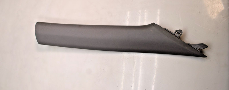 2013-2017 Genuine Hyundai Veloster Right Windshield Pillar Trim 85820-2V000-8M
