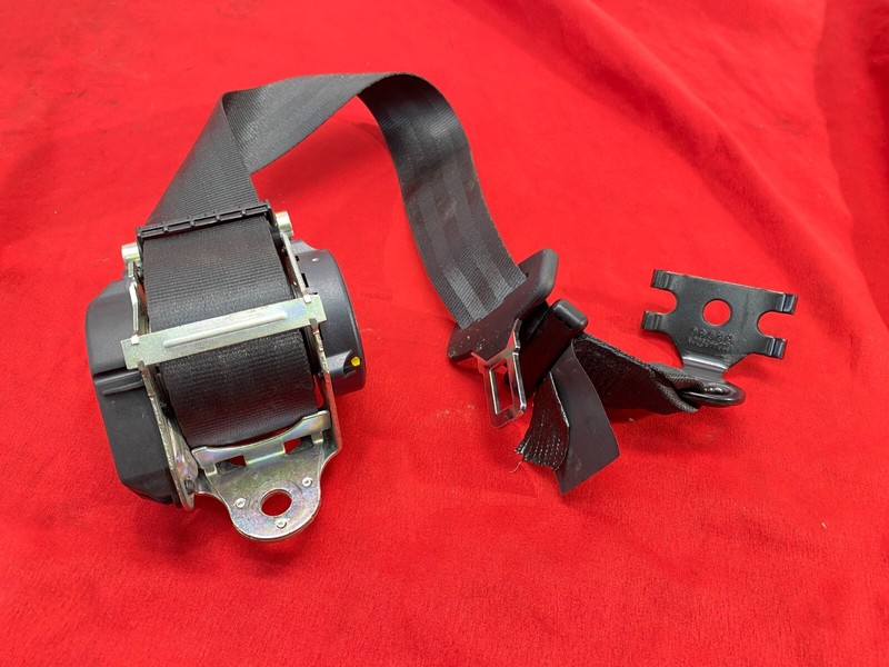 14-21 Maserati Quattro Ghibli Rear Center Middle Seatbelt Buckle Tensioners OEM✅