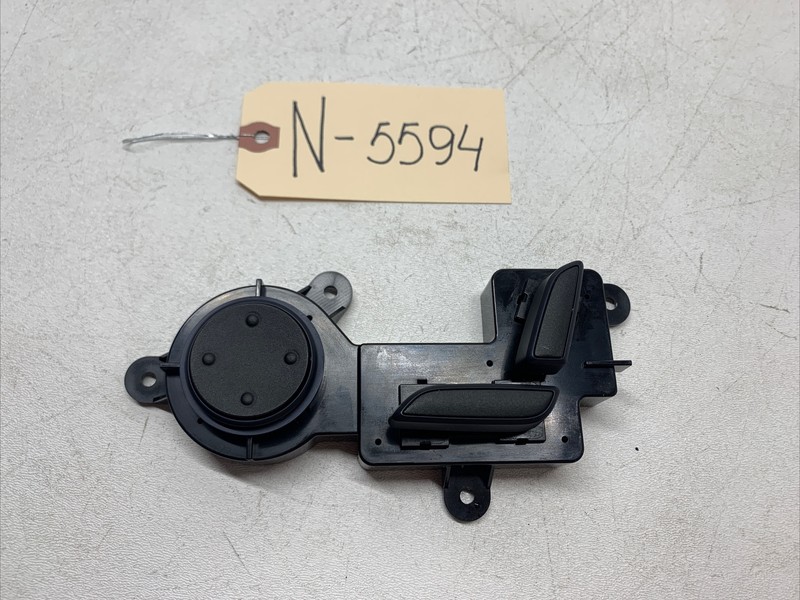 Tesla Model S Front Left Driver Seat Controls Button Switches 1067690 5594 B124