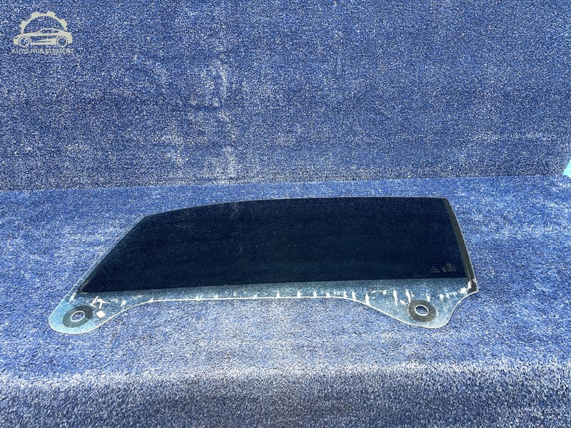 2014-2017 BMW i3 Left Driver Side Front Door Window Glass OEM 7290883